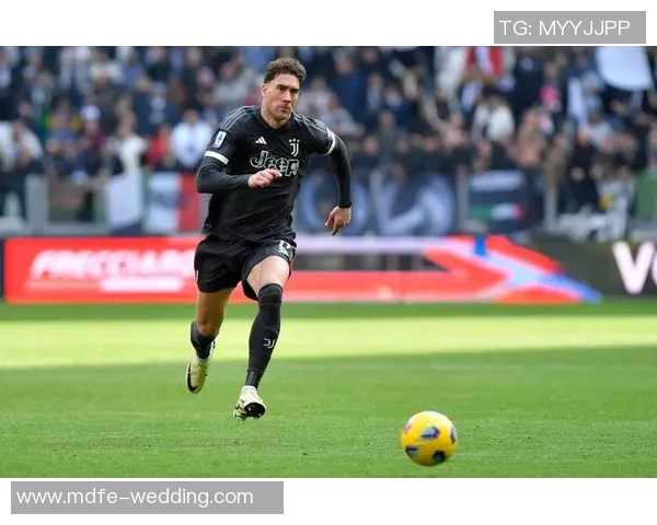 内切进攻与前插突破并驾齐驱的足球明星解析